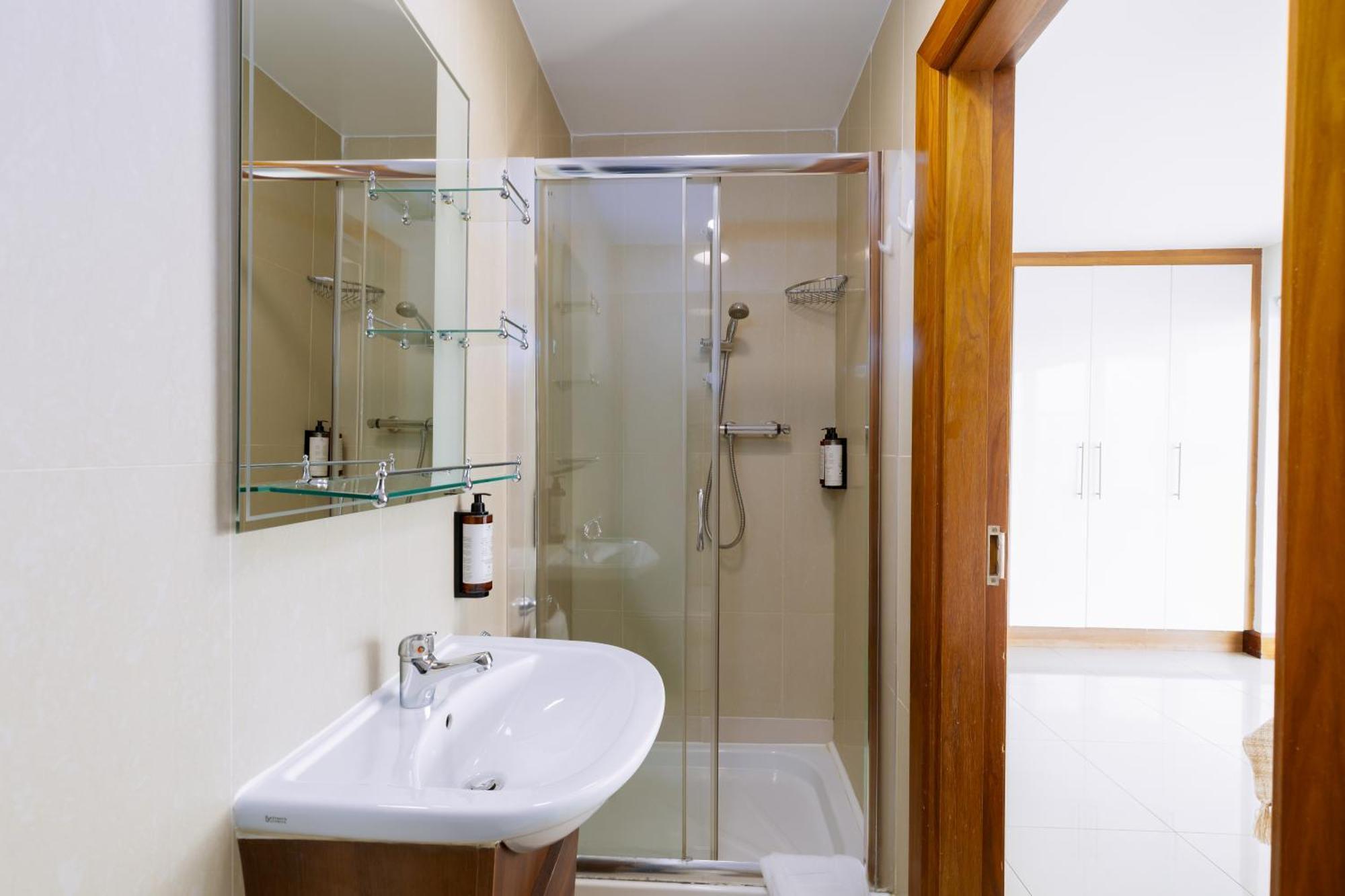 Tur An Tsaile - Galway Lakeside Apartments المظهر الخارجي الصورة