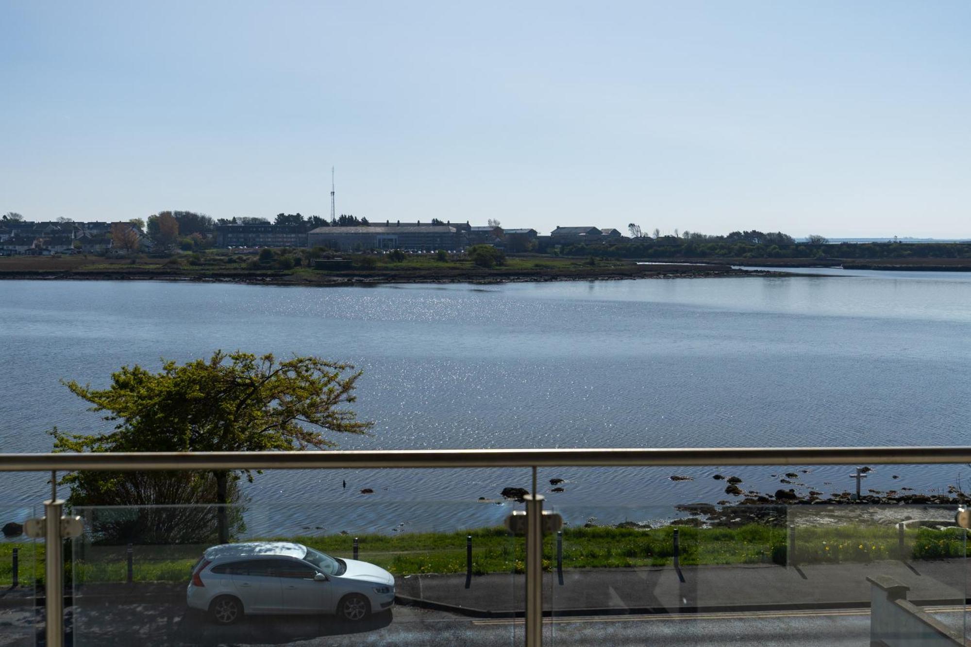 Tur An Tsaile - Galway Lakeside Apartments المظهر الخارجي الصورة